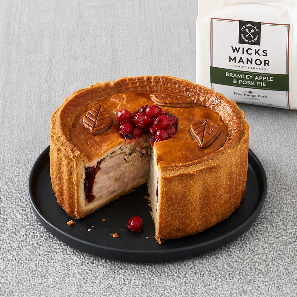 86. Tesco Finest Cranberry Topped Pork, Turkey & Stuffing Pie 1.3kg (Serves 12)