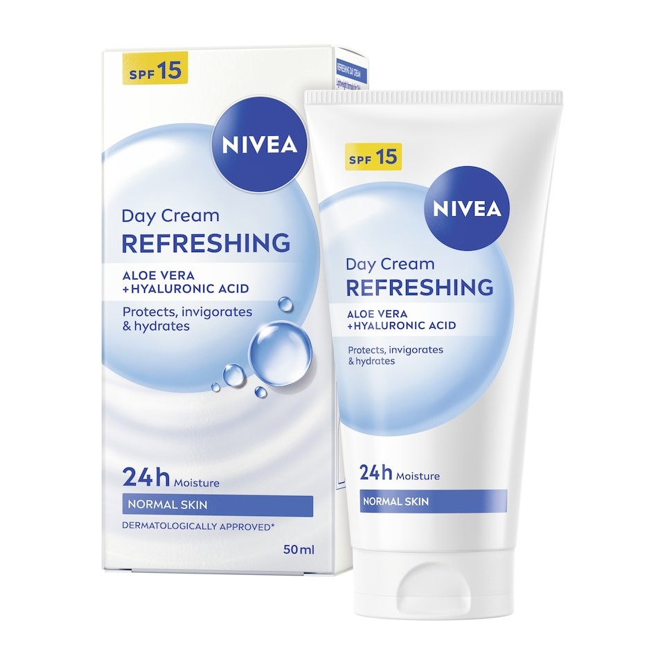 NIVEA Refreshing Day Cream Moisturiser SPF15 Normal Skin 50ml