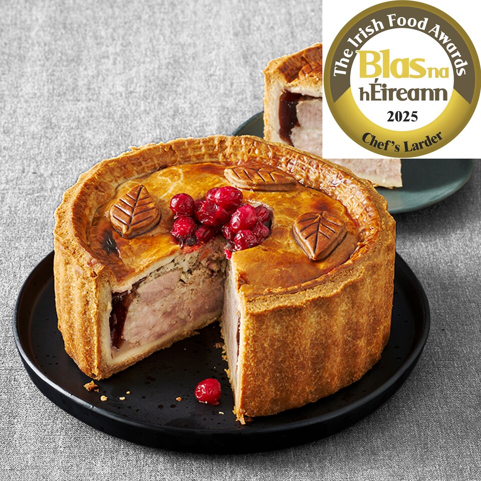 91. Tesco Finest Cranberry Topped Turkey & Stuffing Pie 1.3kg (Serves 12)