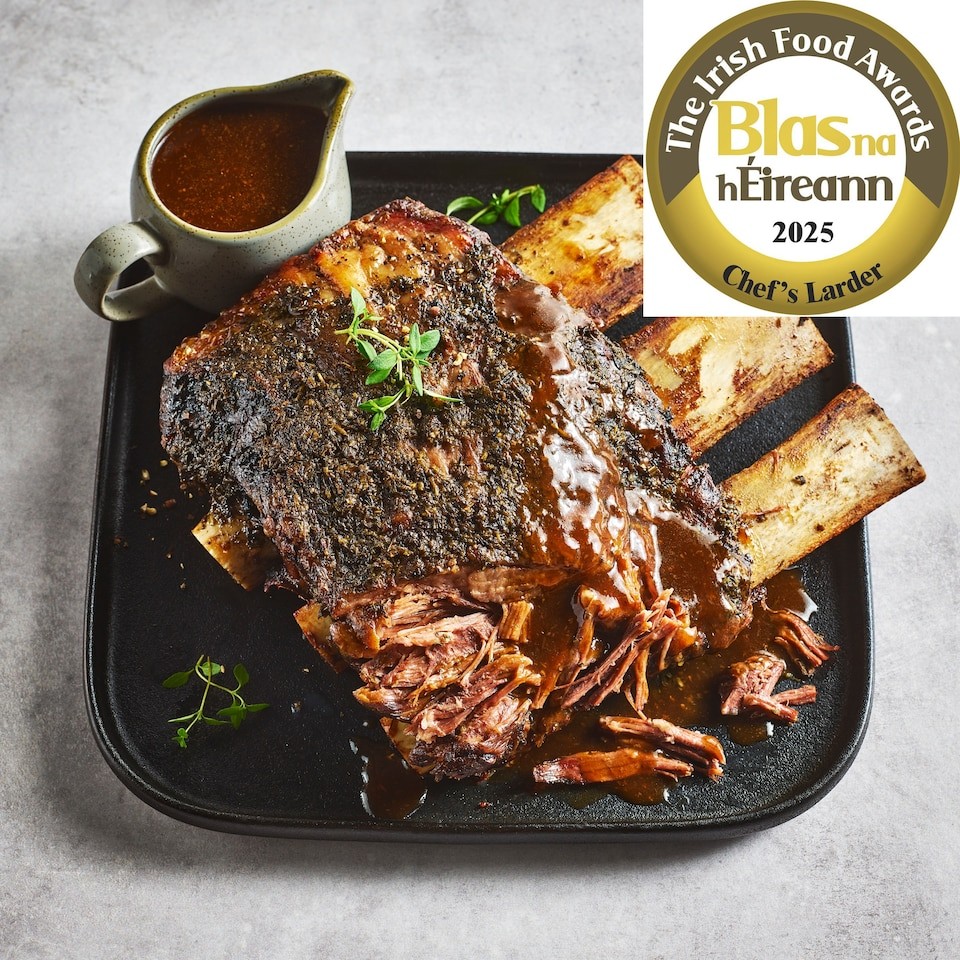 33. Tesco Finest Slow Cooked Beef Rib with a Red Wine & Roasted Garlic Gravy 1.58kg (Serves 6)