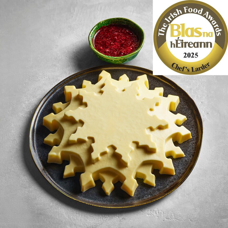 85. Tesco Finest Winter Berry Panna Cotta Snowflake 629g (Serves 8)