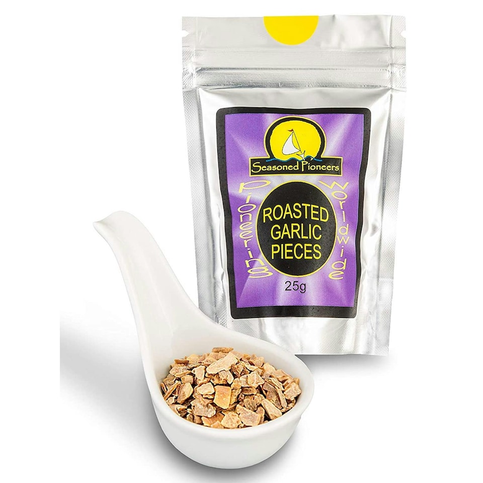 Seasoned Pioneers Roasted Garlic Pieces 25g