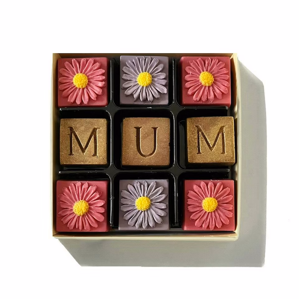 Milk Chocolate Mum & Flowers