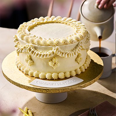 Vintage Style Lemon & Raspberry Lambeth Cake