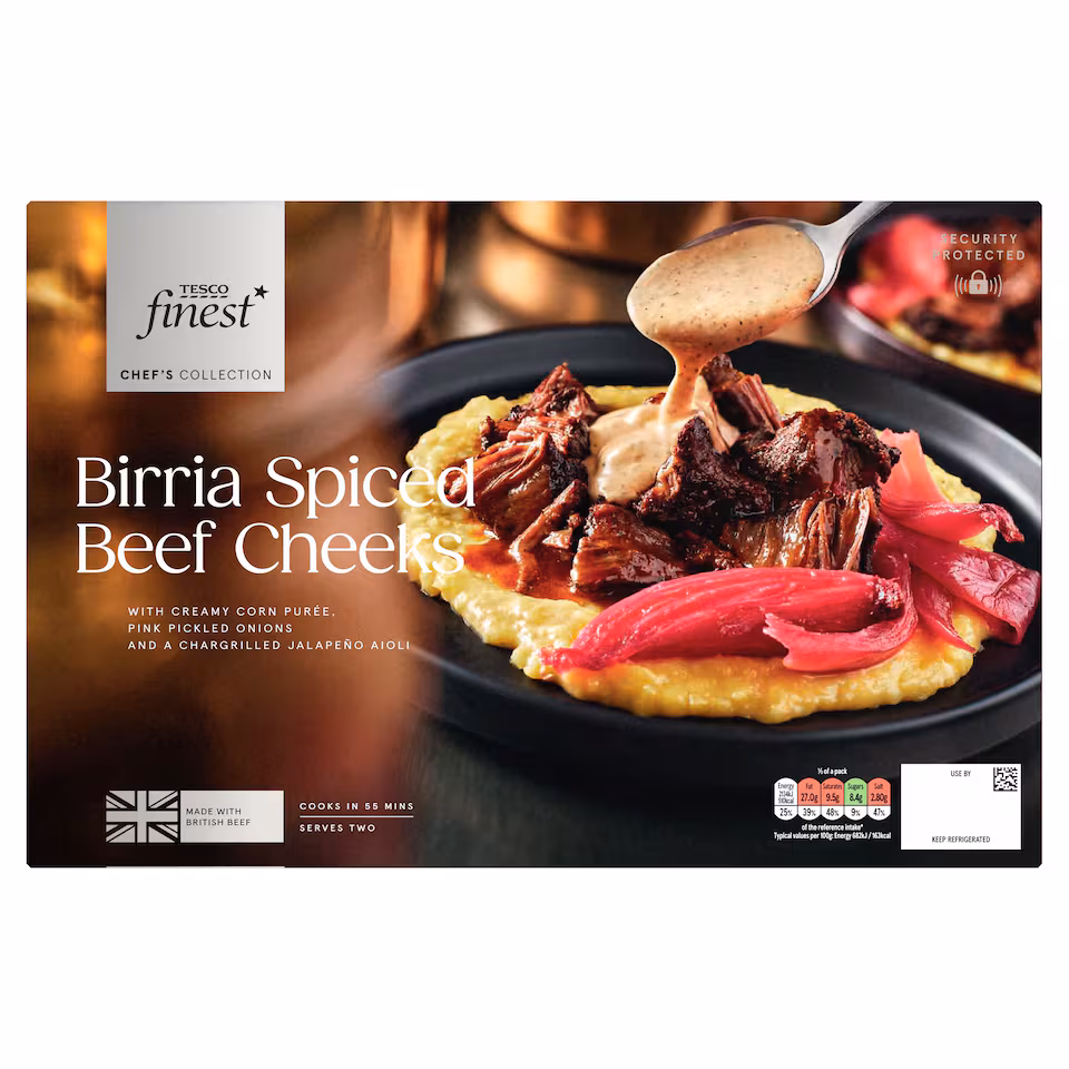TESCO finest Chef's Collection Birria Spiced Beef Cheeks with Corn Puree, Pink Pickled Onions and Jalapeño Aioli 770g