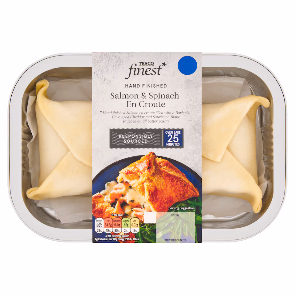 Tesco finest 2 Salmon & Spinach En Croute with Barber's Cave Aged Cheddar and Sauvignon Wine Sauce 395g