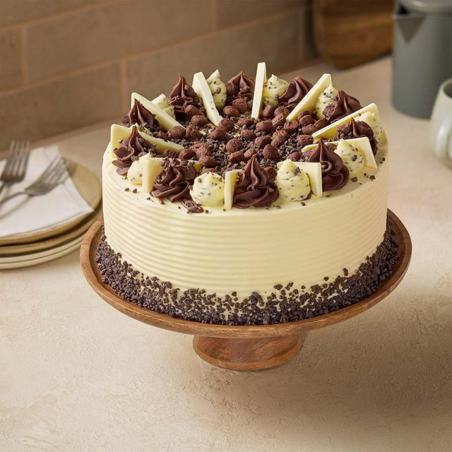 Sainsbury's Occasions Extra Large Cookies & Cream Cake 3.37kg
