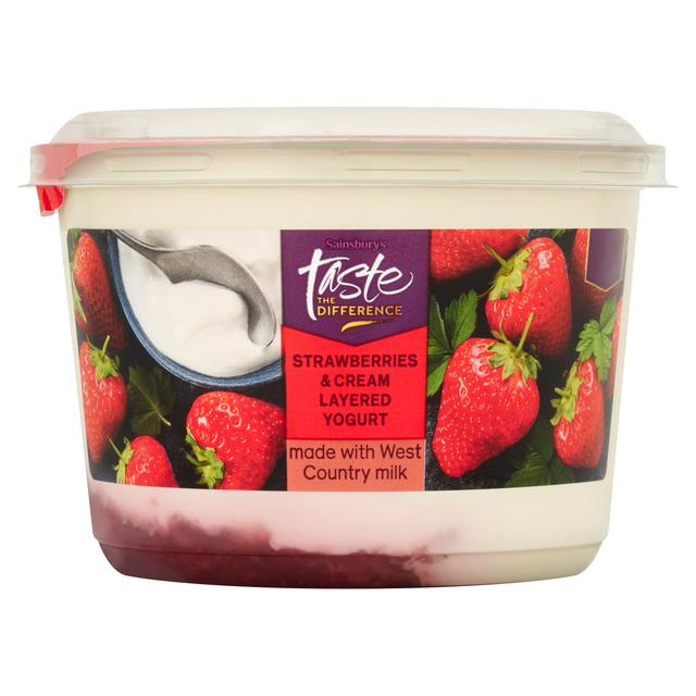 Sainsbury's Strawberries & Cream Layered Yogurt, Taste the Difference 450g