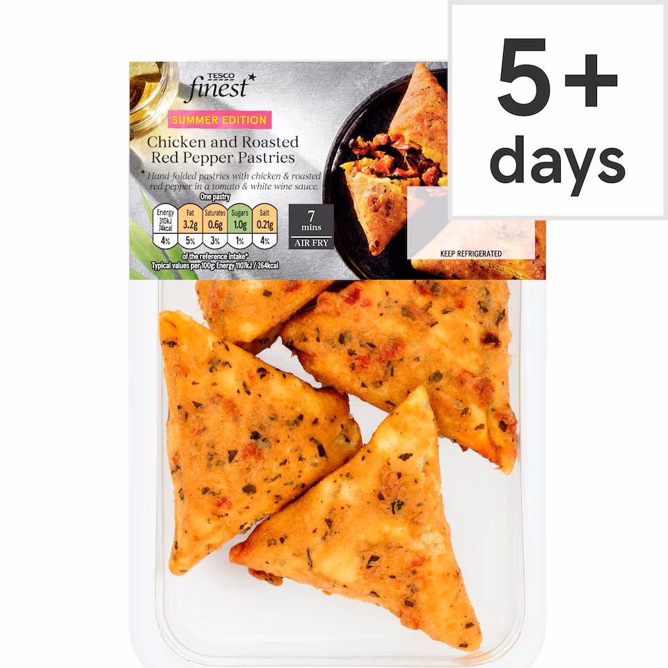 Tesco Finest Creamy Chicken & Roasted Red Pepper Pastries 120g