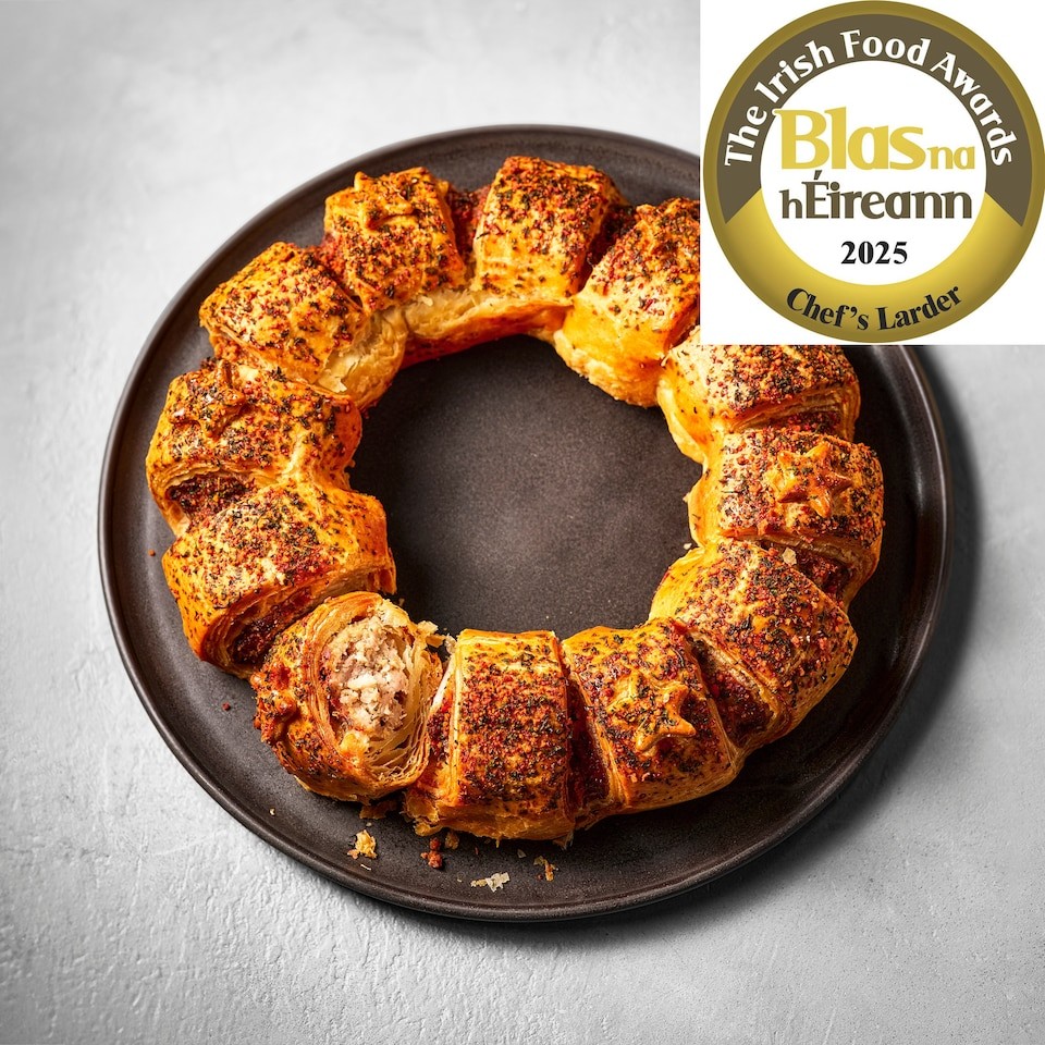 92. Tesco Finest Pork, Smoked Bacon & Maple Sausage Roll Wreath 580g (Serves 12)