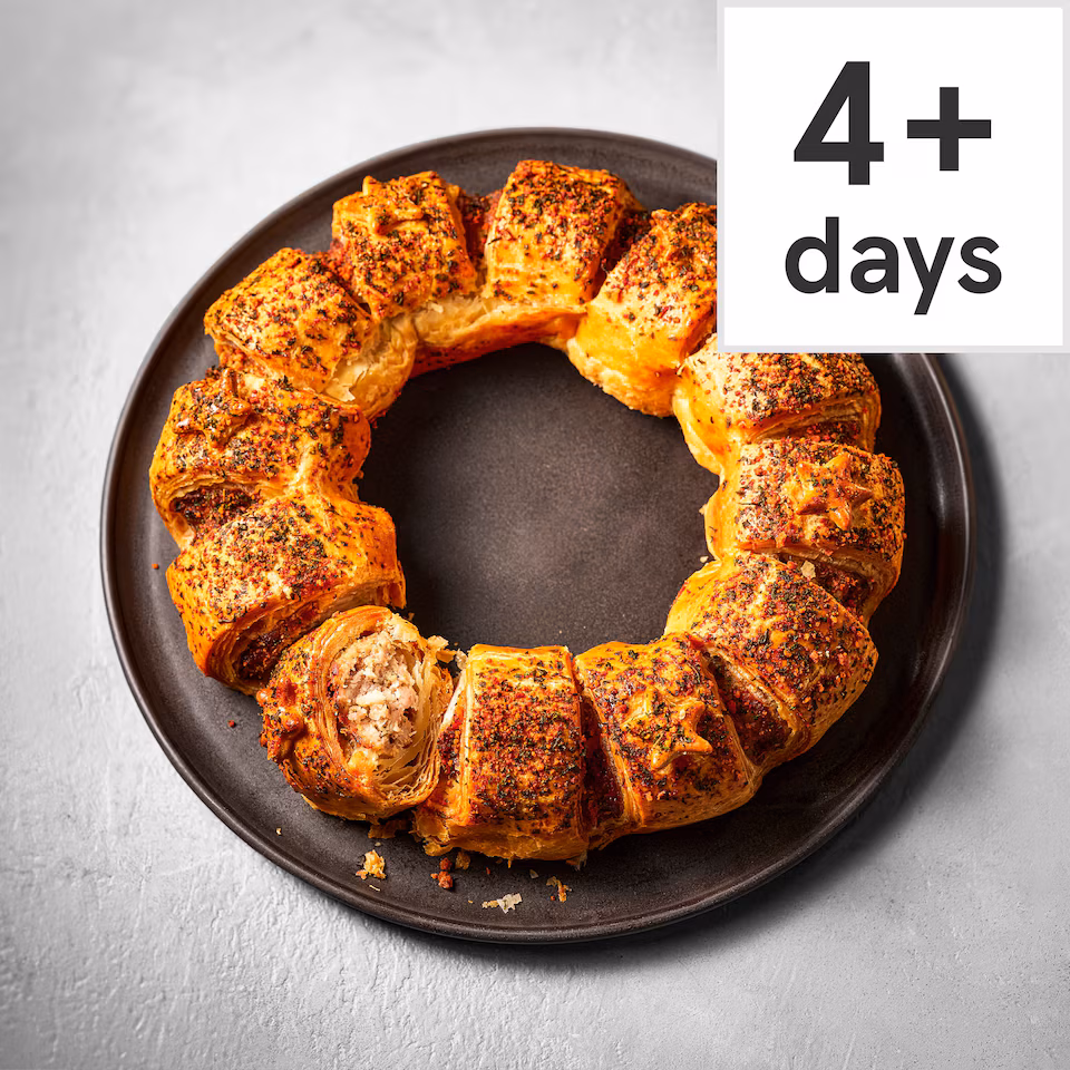 88. Tesco Finest Pork, Smoked Bacon & Maple Sausage Roll Wreath 580g (Serves 12)