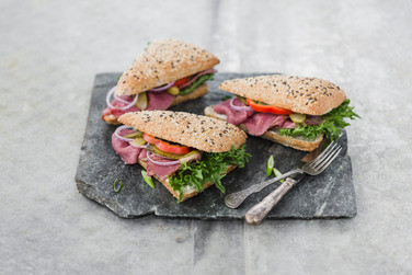 Trekantbrød Halvgrov Surdeig Tin Server 110g